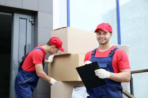 Packing and loading support for removals in Bigginhill