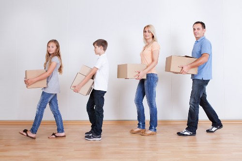 Flexible household storage for moving and renovation in Bigginhill